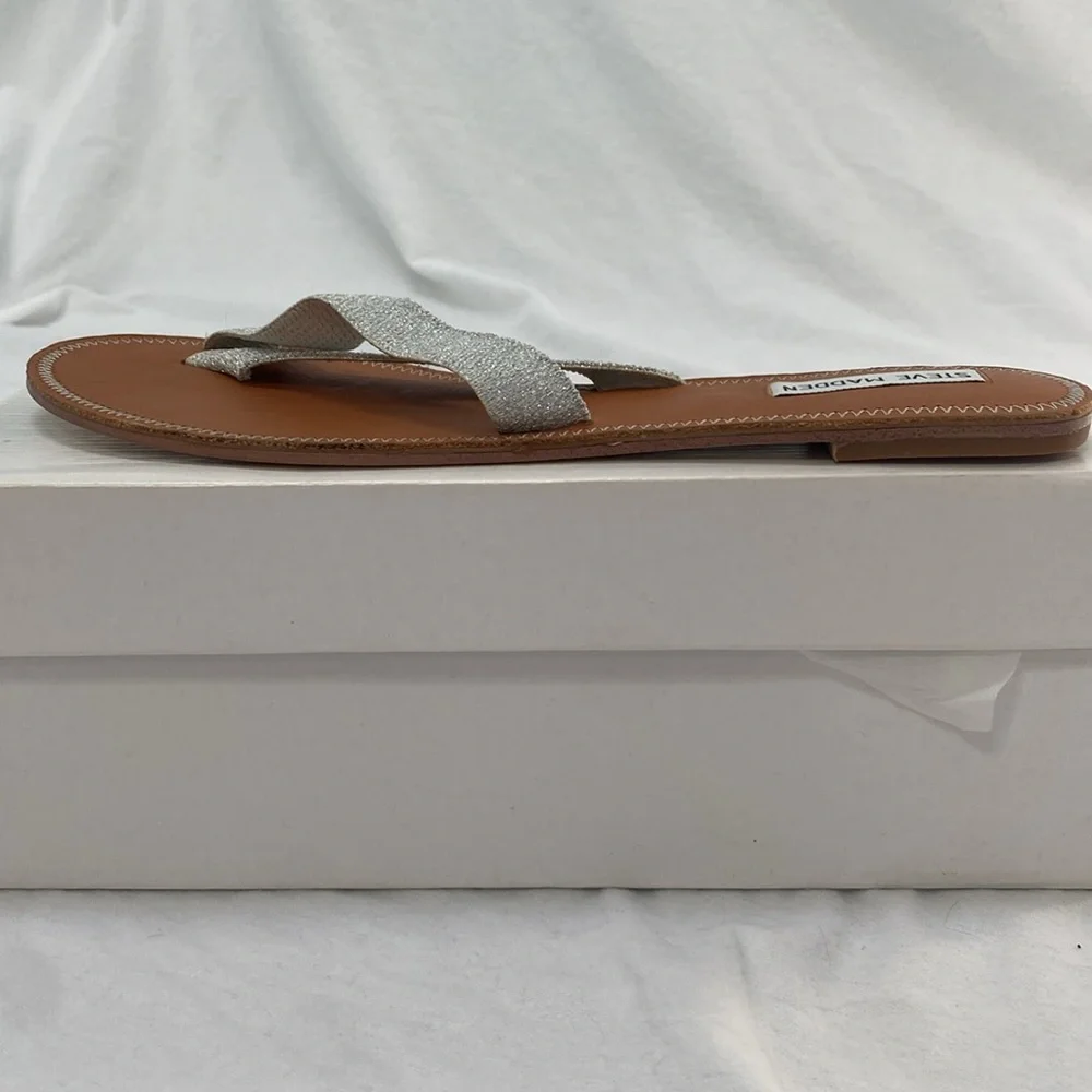 Steve Madden Silver Showoff sandals - (toe ring style) - Picture 4 of 5